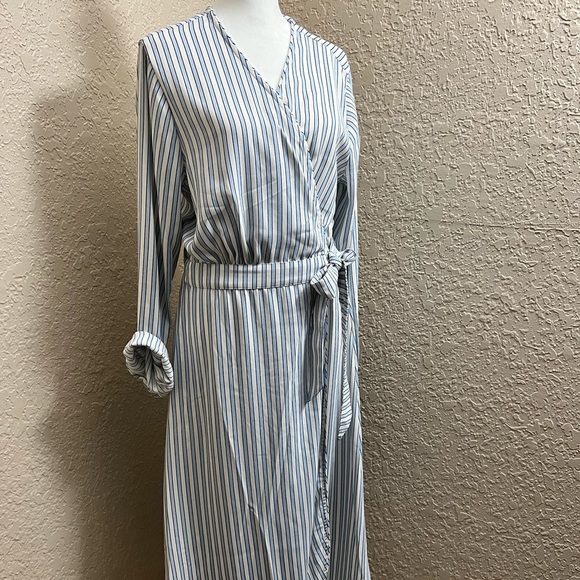 Dress, Womens, Time and True Item WD02 - Picture 1 of 6